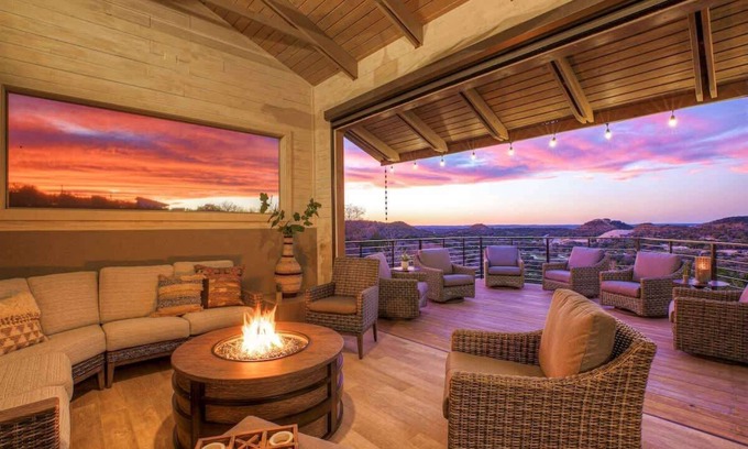New Braunfels Villa | Luxury Hill Country Villa w/Pool-Hot-tub-Views