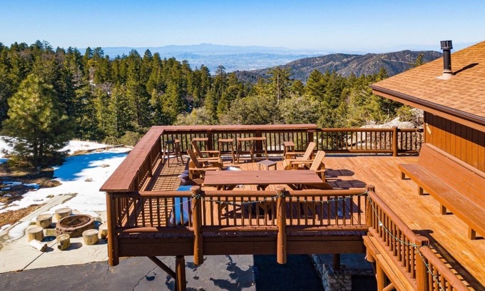 Pine Cove Cabin | Luxury Hilltop Log Cabin On 4.5 Acres. Panoramic Views and Pet Friendly