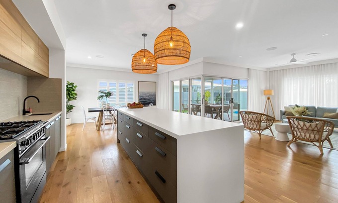 Warana House | Luxury Home Five Bedroom with Pool and Sauna
