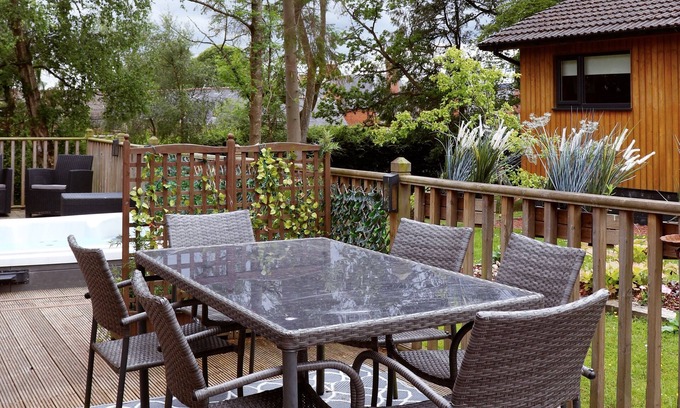 Otterburn House | Luxury Home Hot Tub, Outdoor Dining & Hot Tub