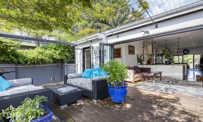 Cottesloe House | Luxury home in the heart of Cottesloe with space to relax unwind and reconnect.