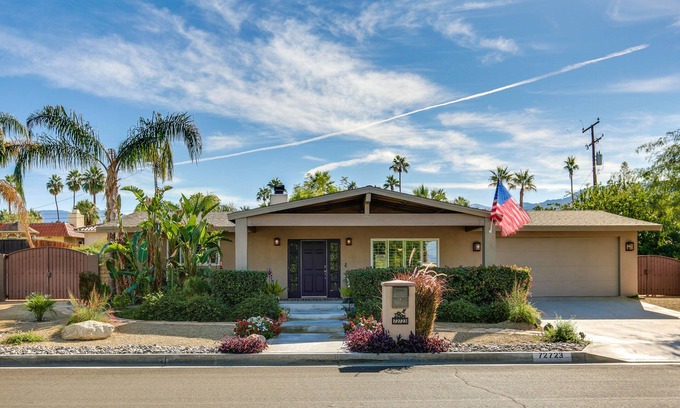 Palm Desert House | Luxury home just blocks from the magnificent El Paseo shops and restaurants