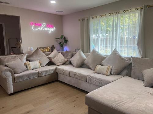Victorville House | Luxury Home LA Big Bear & LV 5 Mins to Mall