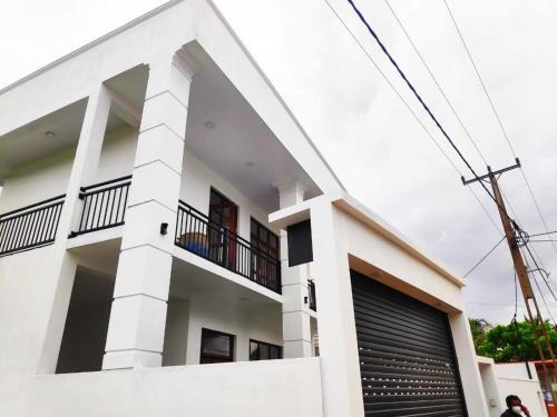 Ja-Ela House | Luxury Home near Airport