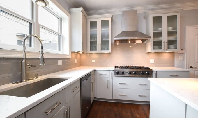 North Center House | Luxury Home near Wrigley, Boystown & Andersonville