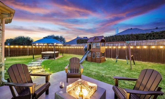 Flower Mound House | Luxury Home w Hot Tub near DFW Airport