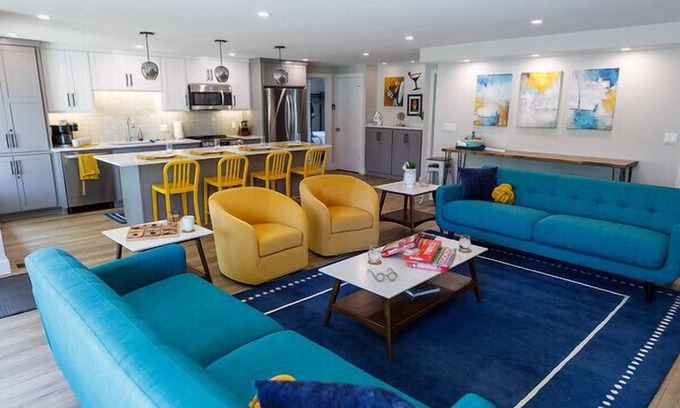 Ashwaubenon House | Luxury Home- Walking distance to Lambeau Field and next to Titletown District