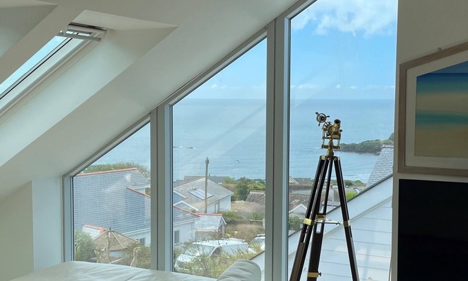 Bigbury-on-Sea House | Luxury home with parking 450m from Bigbury Beach