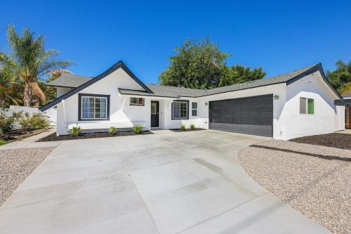 Poway House | Luxury Home with Spacious Backyard - Sleeps 12