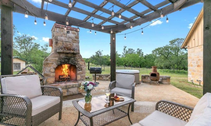 Fredericksburg House | Luxury Home with Hot tub, Fire Pit & Hill Country Views