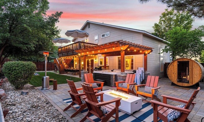 Southeast Boise House | Luxury! Hot tub, miniputt, sauna, game room, pets