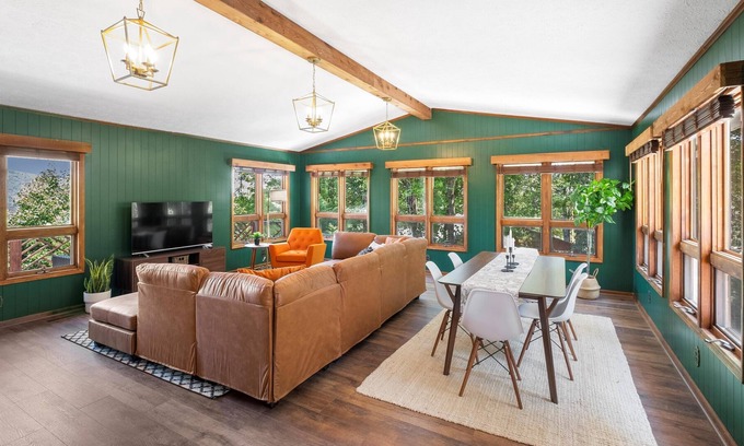 Connellys Springs Cabin | Luxury Hot Tub & Mountain Views