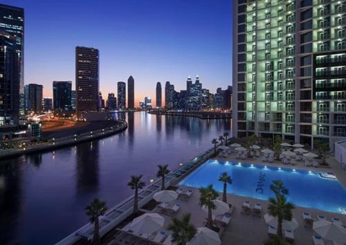 Downtown Dubai Apartment | Luxury Hotel Apartment With A Canal View