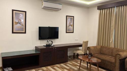 Shavri Colony Hotel | Luxury Hotel Udaipur