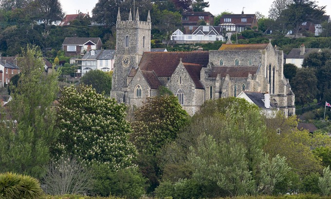 Hythe House | Luxury House Overlooking Town & Sea
