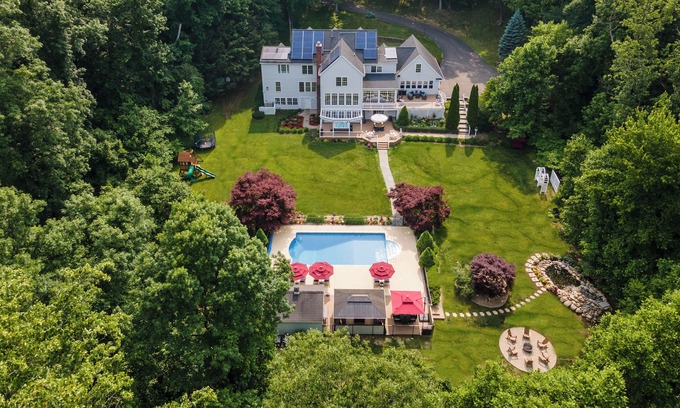 Middlebury House | Luxury House with Indoor Pool, Koi Pond and Outdoor Oasis