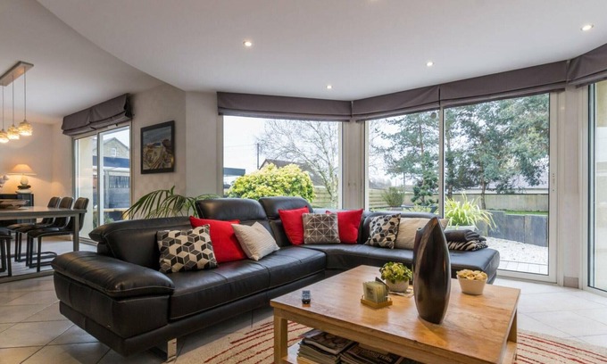 Jullouville Cottage | Luxury house with private pool in Jullouville, enclosed garden, wifi and parking