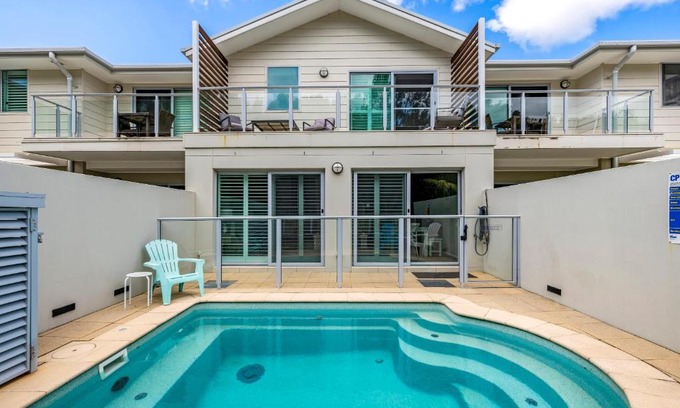 Salamander Bay Apartment | Luxury in Oaks Pacific Blue!