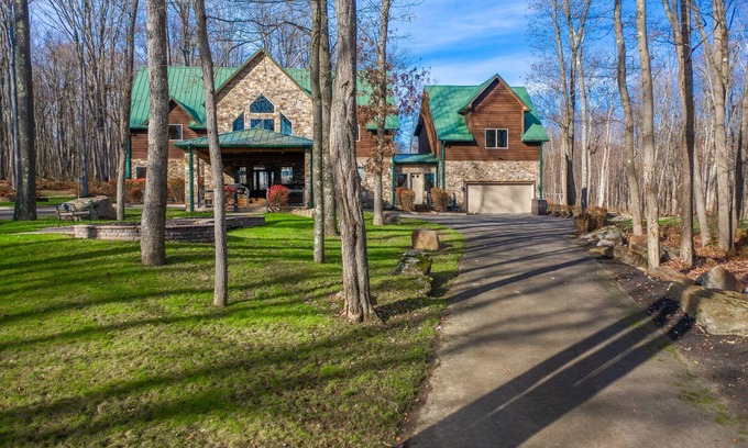 Farmington House | Luxury in the Heart of Nemacolin, the Laurel Mountains Most Idyllic Resort Area.