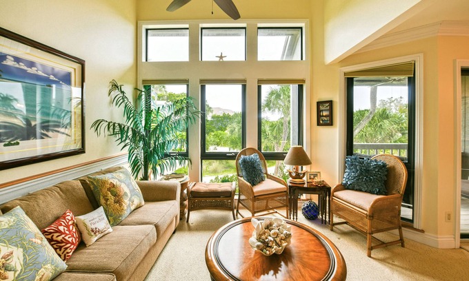 Safety Harbor Club House | LUXURY ISLAND RENTAL/CLUB w/POOL, KAYAKS, 3BR PRIV BEACH ACCESS, BOAT DOCK AVAIL