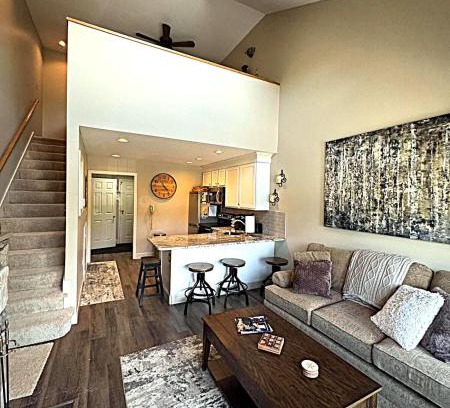 Hancock Apartment | Luxury Jiminy Ski On Off Village Ctr Condo Sleeps4