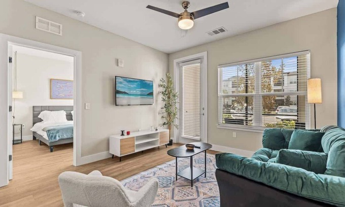Southeast Orlando Apartment | Luxury King Bed, Close to Parks, Pet-Friendly