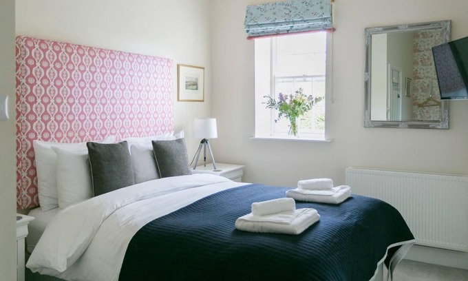 Hexham House | Luxury King bedroom w ensuite shower room in the wing of a private Country House