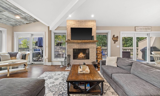 Fontana Condo | Luxury Lakehouse @ Abbey Springs