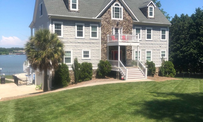 Steele Creek House | Luxury Lake House, Pool, Hot tub, Dock, Beach, Game room ,Boat Rental available