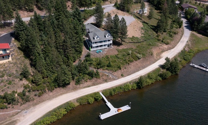 Coeur d'Alene House | Luxury Lake House With Private Dock & Water Toys