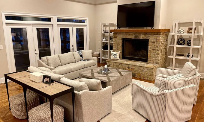 Gainesville House | Luxury Lake Lanier Estate + Double Dock