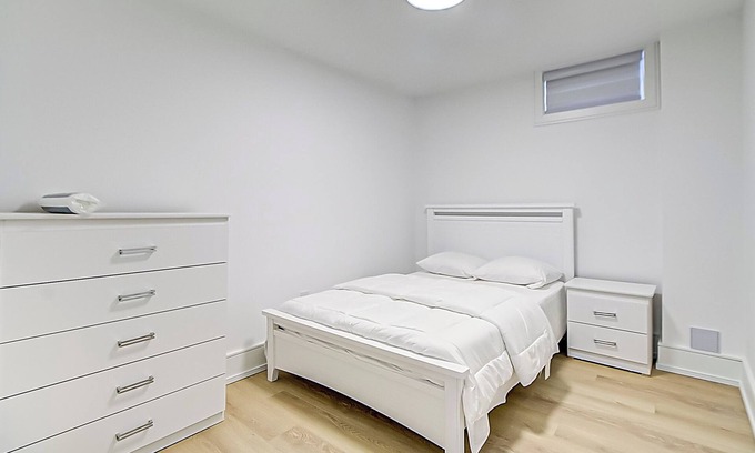 Scarborough House | Luxury lake & Ravine view 2 bed Suit (b) 2025 built