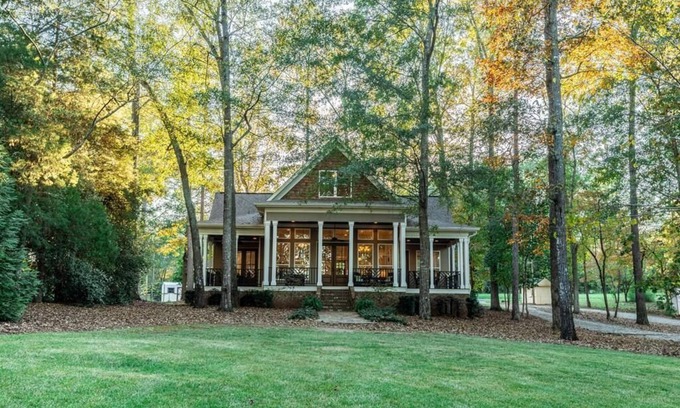 Eatonton House | Luxury Lakefront Getaway on Beautiful Lake Sinclair