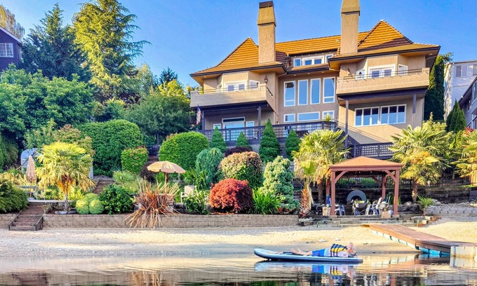 Lakewood House | Luxury lakefront home w/private beach, kayaks, hot tub, dock, fireplaces & gym