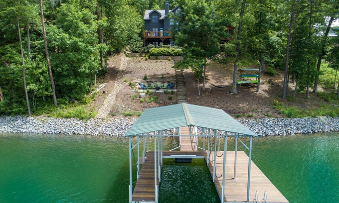 Blairsville House | Luxury Lakefront on Lake Nottely near Blueridge Georgia