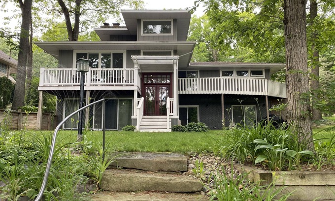 Jerome House | Luxury Lakefront Villa on All-Sports Lake in Irish Hills