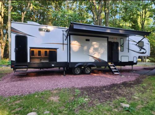 Hamlin Other | Luxury Lakeside Retreat - The Cozy Wondrous Weekendator