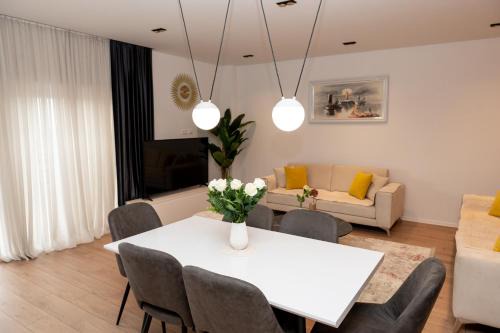 Pogradec Apartment | Luxury Lakeview Apartment in Pogradec