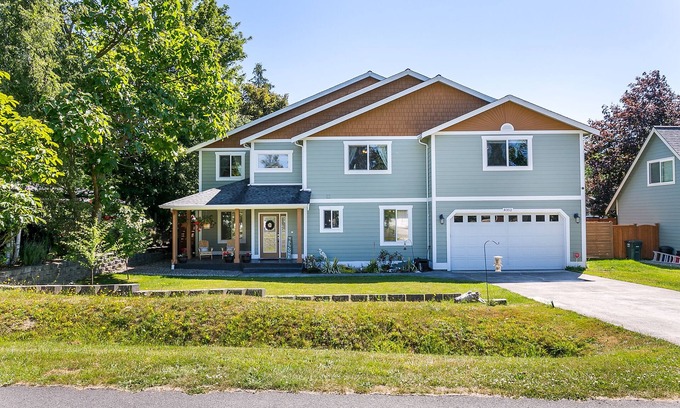 Blaine House | Luxury, large family oceanside community home on Birch Bay with beach access