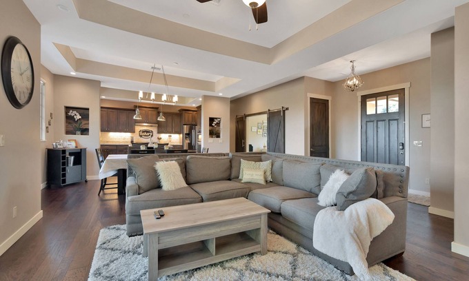 Prescott House | *luxury living in this spacious and stylish home, Min From Downtown!