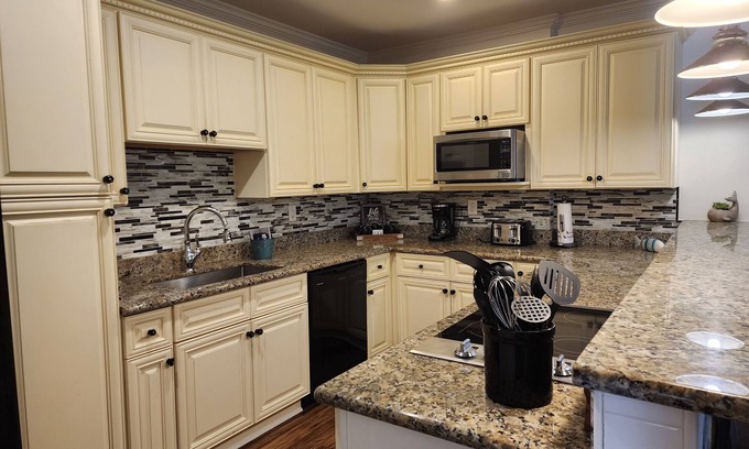 Venice Cabin | Luxury Lodge-4Bdrm/2 Bath in Venice MarinanNO BOAT SLIPnNO ICE MACHINE