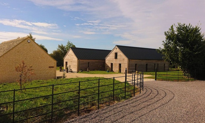 Ewen Cottage | Luxury Lodge @ Ewen Barn - private 5* retreat