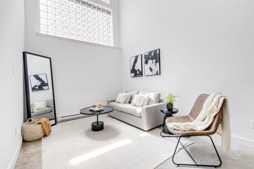 Mile End Apartment | Luxury Loft Style 1BDR with Sofabed in Mile End 1B