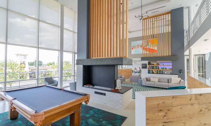 Grandview Heights Apartment | Luxury Lofted 1 Bed Unit with Hot Tub and Pool