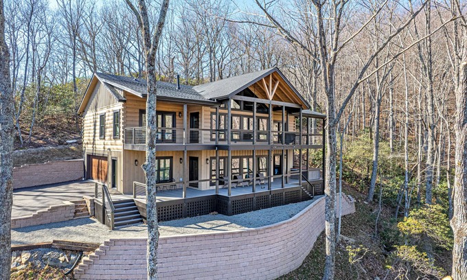 Laurel Ridge Cabin | Luxury log cabin with mountain & lake views - hot tub, mini-pickleball, and more