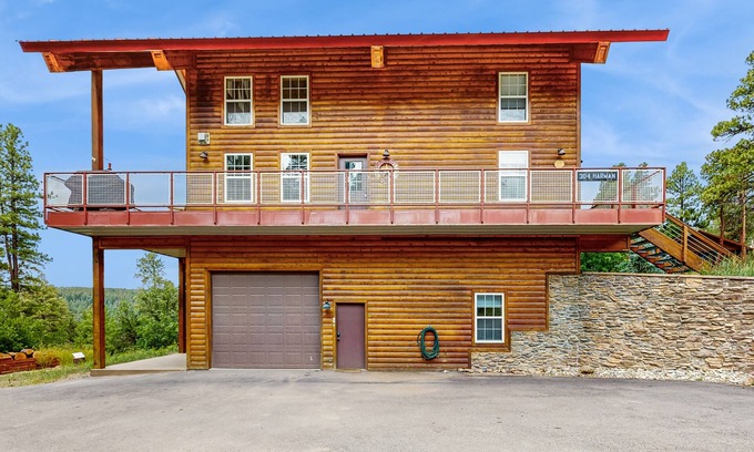 San Juan River Village Cabin | Luxury log cabin with wraparound deck and gorgeous views/Dog-Friendly