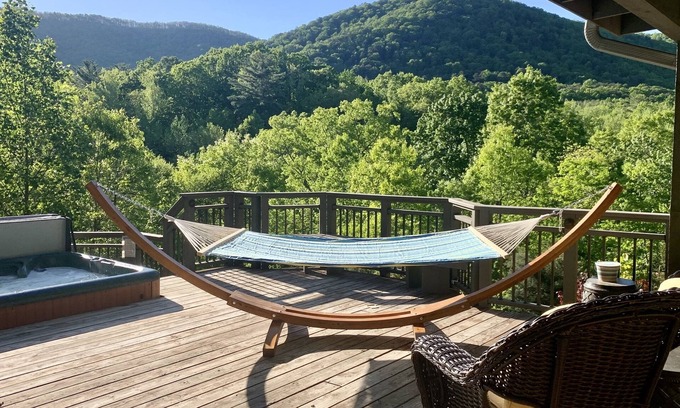 Cleveland Cabin | Luxury Log Cabin with Mountain View | Hot Tub | 3 BR 2 BA | Sauna | Steam Shower