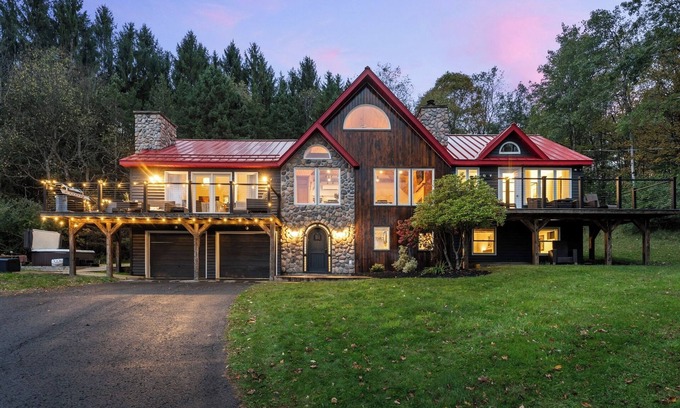 Ellicottville Ski Chalet | Luxury Log Chalet w/Hot Tub, Games Room & Hill Views!