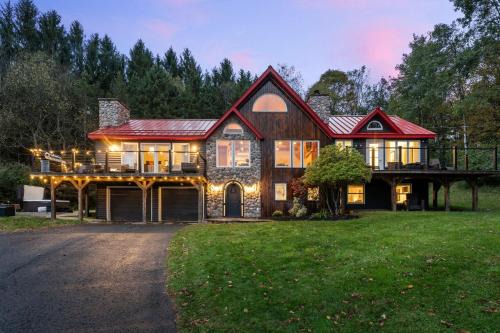 Ellicottville Ski Chalet | Luxury Log Chalet with Hot Tub, Games Room & Hill Views!