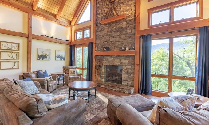 Lincoln House | Luxury Loon Mtn Home Sleeps 16 with pool/gym access
